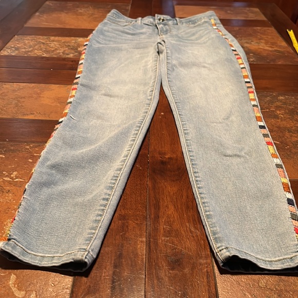 Skinny Jeans Pre-washed with hand sewn stripes up the side. - Picture 6 of 9